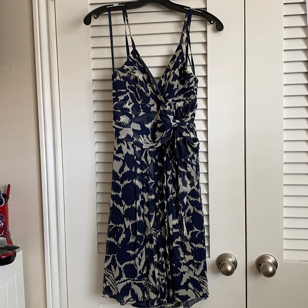 BCBGMAXAZRIA blue/white print cocktail dress